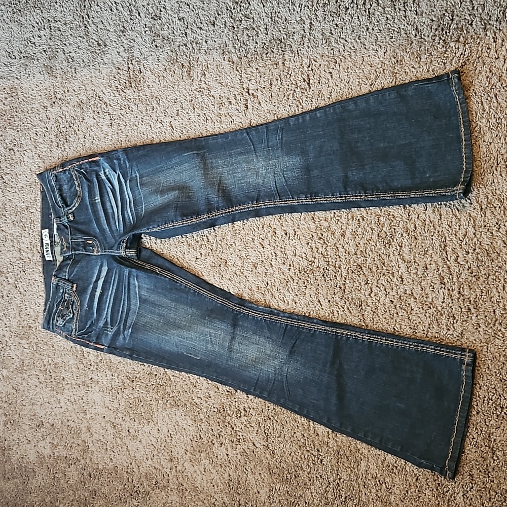 ZANADI jeans.